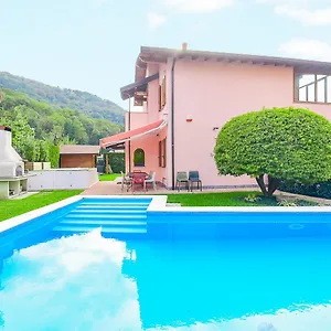 https://laura-holiday-villa-on-lake-como.it-lombardy.com