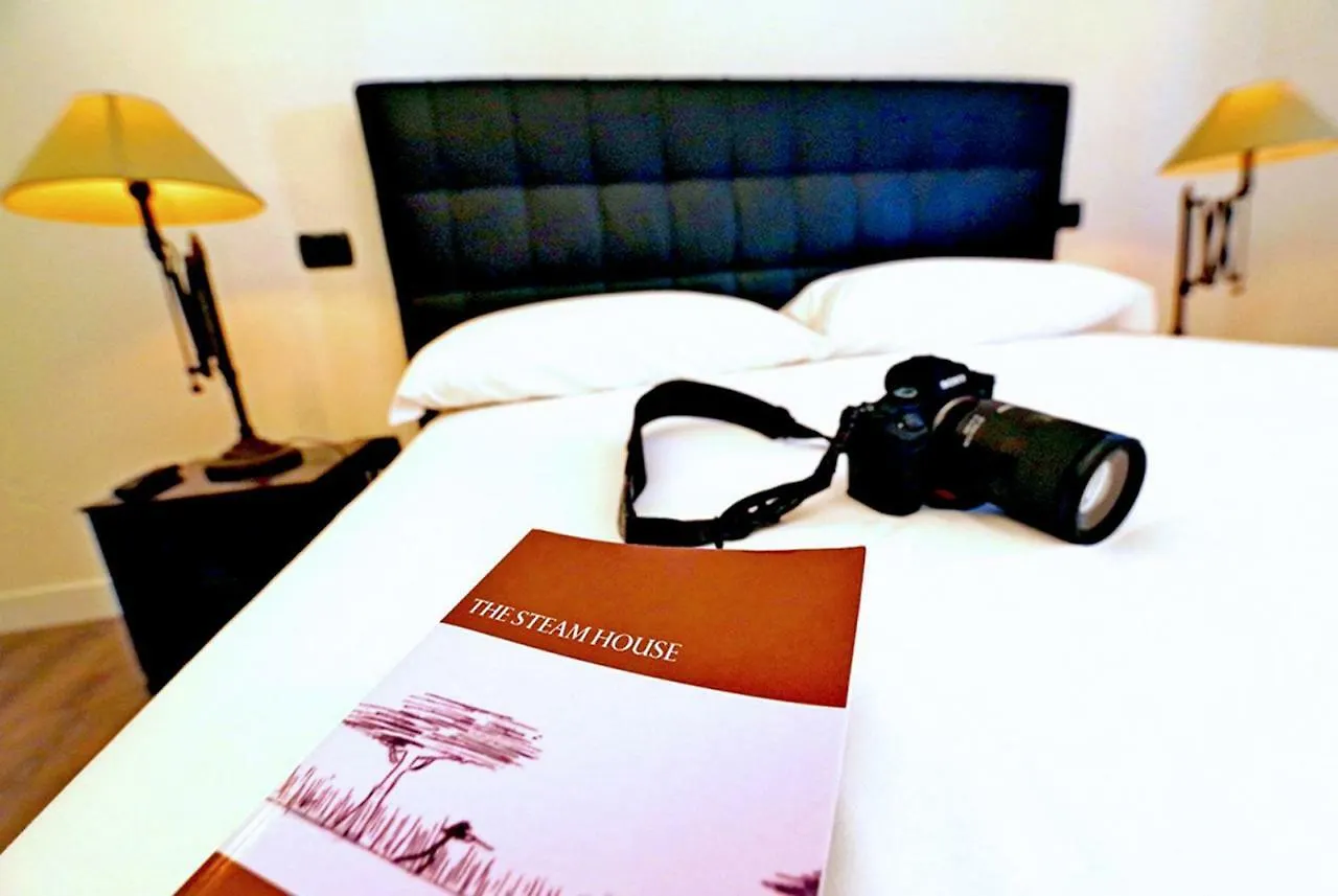 Steam House Room & Breakfast Bologna Italien